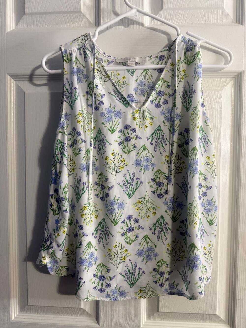 LOFT Petites Floral Print V-Neck Sleeveless Blouse Size SP